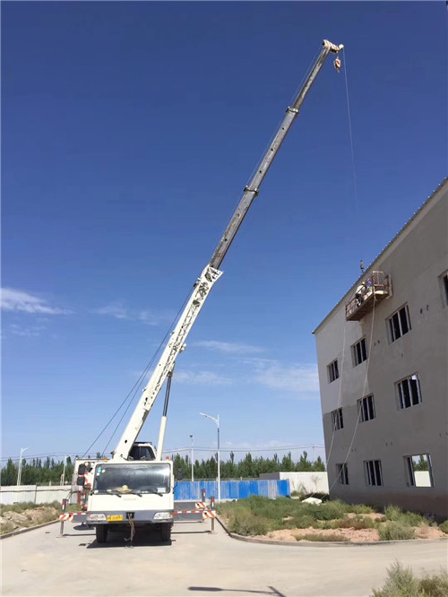 水富市“轻装强干”—— 吊车的 “轻量化臂架” 技术